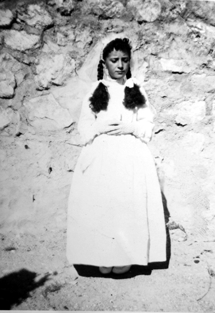 NiÃ±a de comuniÃ³n en Torre los Negros.