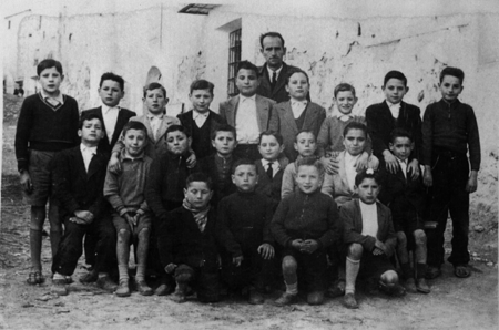 Grupo escolar de niÃ±os en Torrelosnegros.