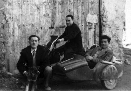 Tres amigos en el sidecar. Torrelosnegros.