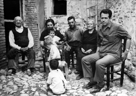 Retrato familiar en el corral. Torrelosnegros.