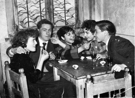 Vecinos de Torrelosnegros en el reservado.