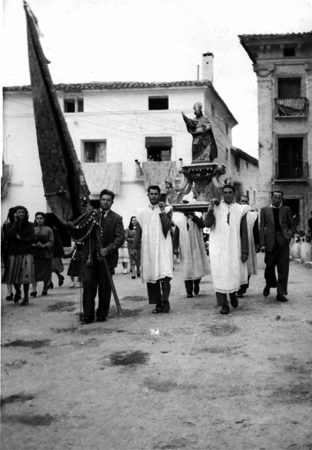 Grupo de hombres en la procesiÃ³n de San Gregorio. Calamocha.