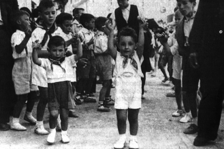Indumentaria de pequeÃ±os bailadores sobre 1958. Calamocha.