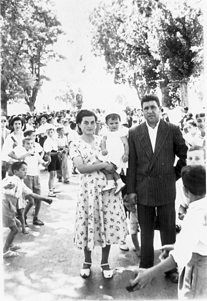 Familia GarcÃ­a Blasco en la bajada a San Roque. Calamocha