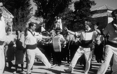 Bailando en el Baile de San Roque. Calamocha.