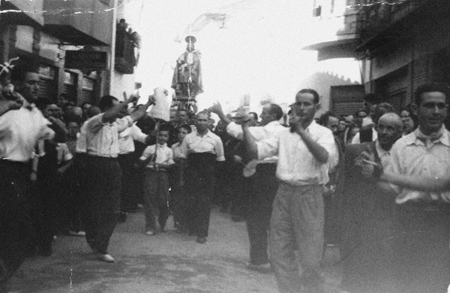 Hombres en la procesiÃ³n de San Roque. Calamocha.
