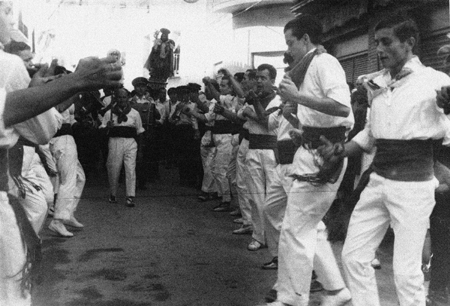 JÃ³venes en el baile de San Roque. Calamocha.