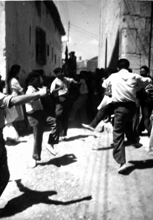 Varios jÃ³venes en el baile de San Roque.Calamocha.