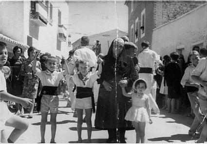La seÃ±ora Angela de Calamocha en el baile
