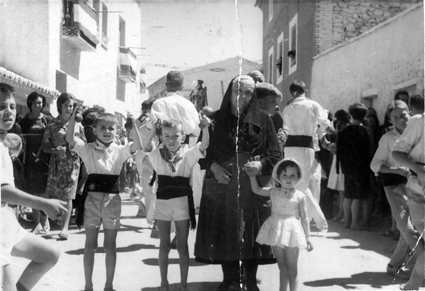 La seÃ±ora Angela en el baile de San Roque