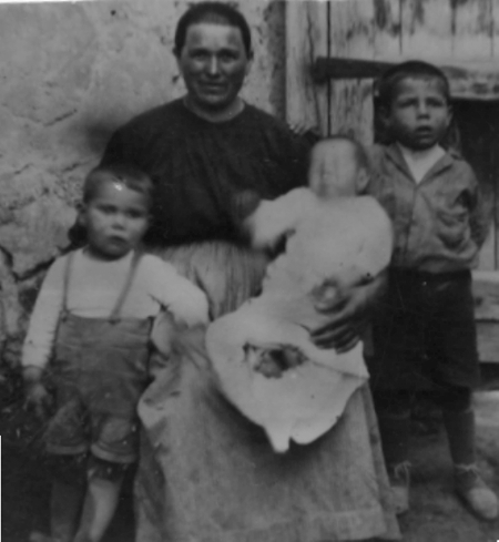 Josefa HernÃ¡ndez, Eloy y primos. Cella. AÃ±o 1933. Cella.