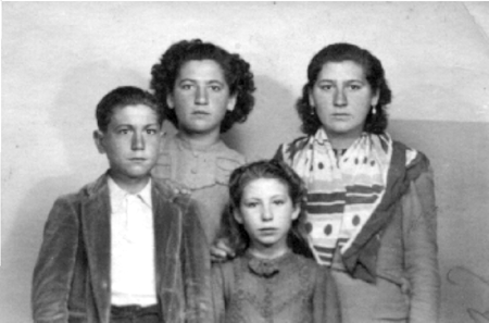 Familia JuliÃ¡n MartÃ­nez. AÃ±o 1942. Cella.