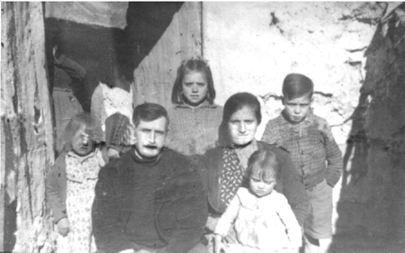 AntÃ³n Jeromo y Familia. AÃ±o 1949. Cella.