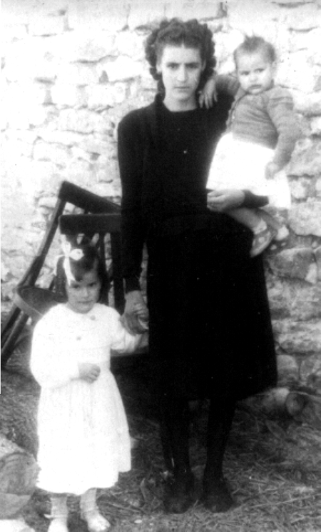 AscensiÃ³n, MarÃ­a y Josefina. AÃ±o 1949. Cella.