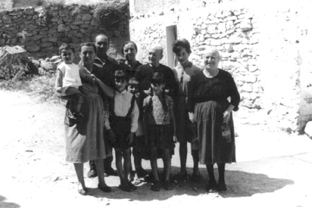 Leonarda y familiares. AÃ±o 1960. Cella.