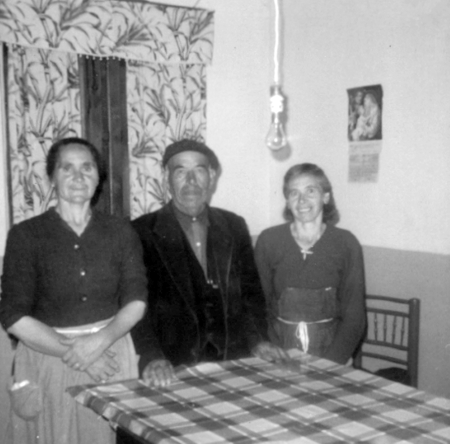 Bernardino, LucÃ­a y AsunciÃ³n. AÃ±o 1965. Cella.