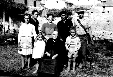 Baldomera y familia. AÃ±o 1978. Cella.