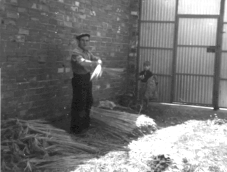 Abuelo y nieto en Cella.