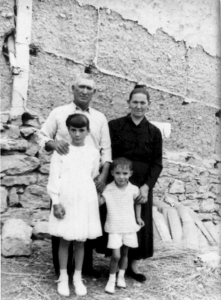 AndrÃ©s, Vicenta, Josefina y AndrÃ©s. Cella.