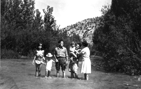 Familia Bronchal pescando en Cella.