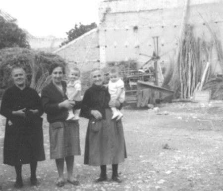 Familia Esteban. Cella.