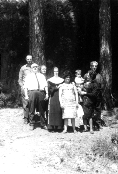 Familiares de Carmen Blasco. Cella.