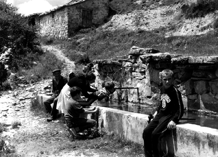 La familia de Carmen en las casas de FrÃ­as.