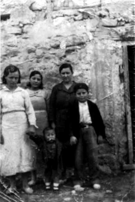 Vicenta y familiares. Cella.