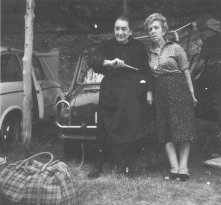 Marina y Josefina Villanueva. Cella.