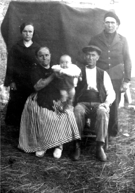 Petra, AntÃ³n, Melchor, Emilia y Tomasa. Cella.