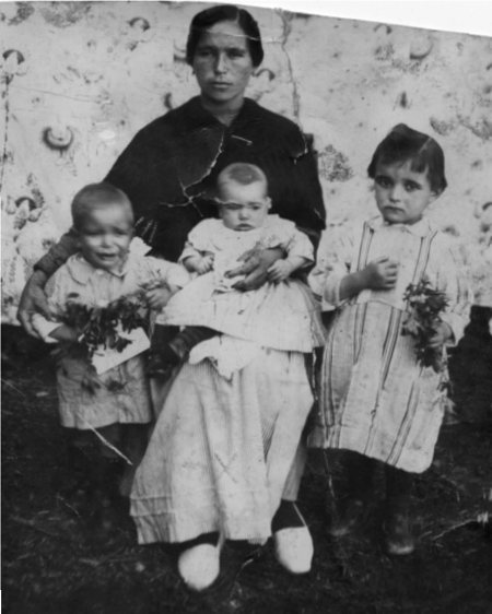 Ãngela Marco e hijas. Cella.