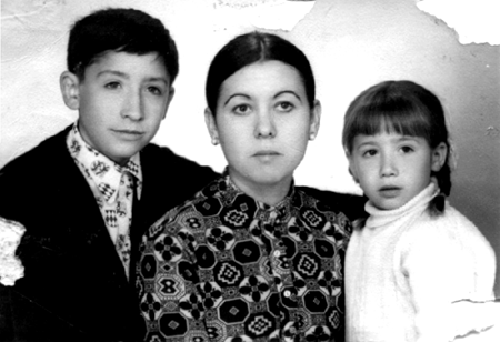 Juan, Pilar y Josefina. Cella
