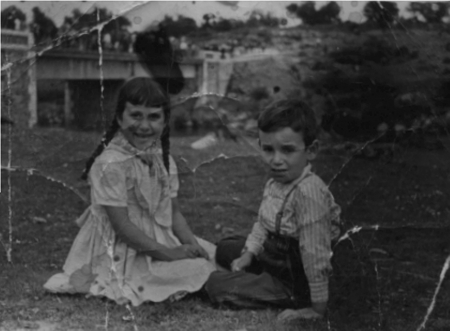 Juanjo FernÃ¡ndez y una niÃ±a. Cella