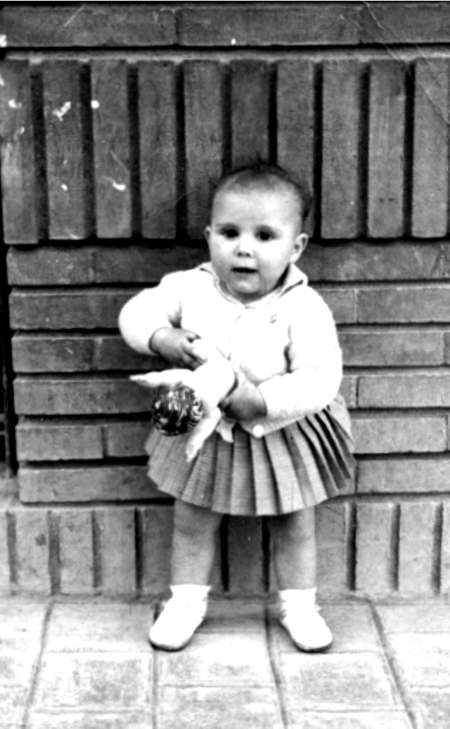 MarÃ­a JesÃºs con faldita de palas. Cella