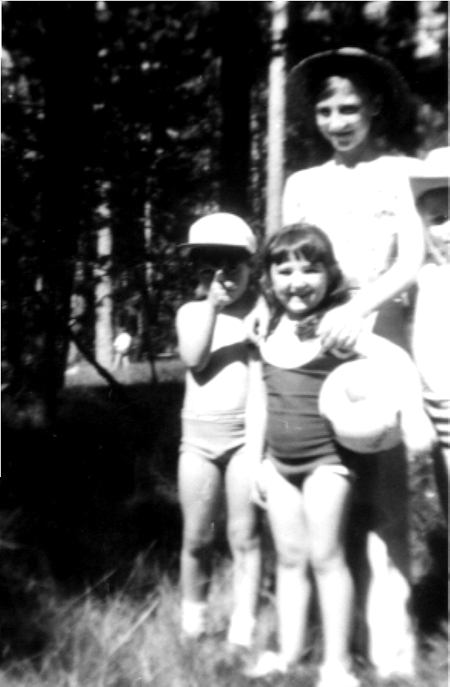 MarÃ­a JesÃºs, Rosa y Victorino. Cella