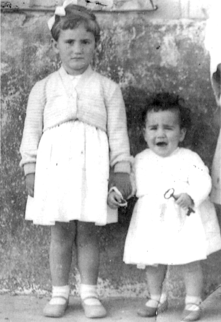 Maruja Esteban Rubio y otra niÃ±a. Cella