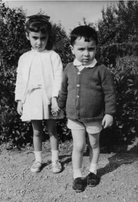 PilarÃ­n y Justo en el jardÃ­n. Cella