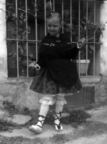 Tere Barea vestida de baturra. Cella