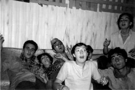 Amigos en la peÃ±a en fiestas. Cella