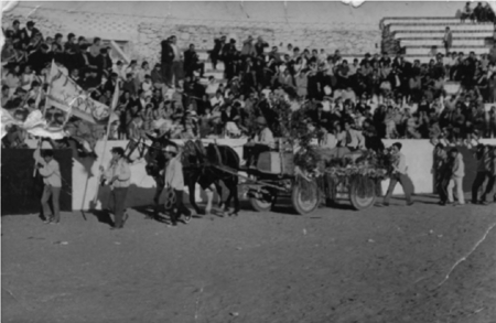 PeÃ±a Los Salvajes en la plaza de toros. Cella