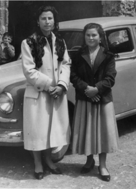 Amigas con mantillas. Cella