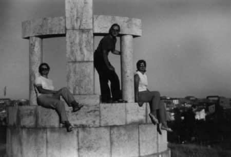 Amigas en la Cruz de los CaÃ­dos. Cella