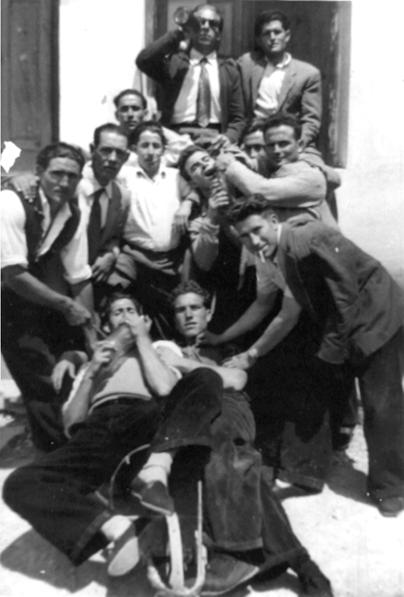 Cuadrilla en las fiestas del Pilar. Cella