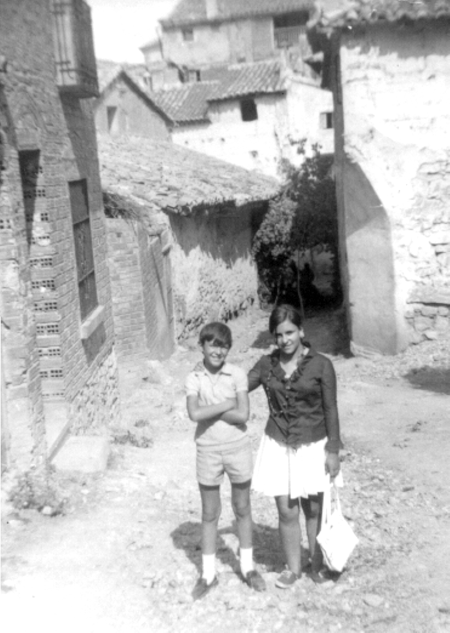 Amigos en la calle Postigo. Cella