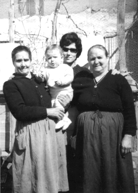 Francisca y vecinas. Cella