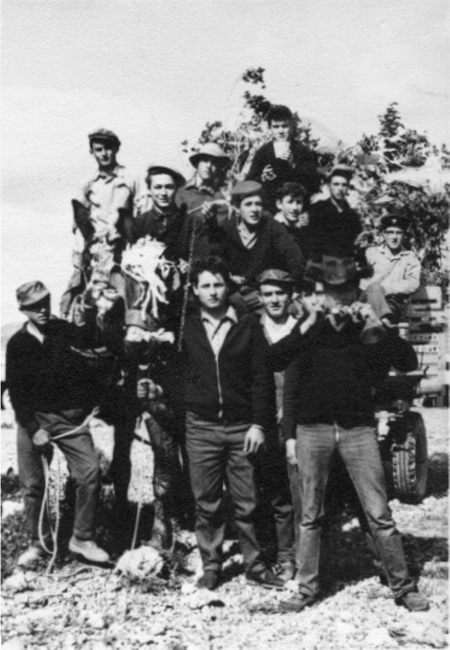 JÃ³venes en San Jorge. Cella