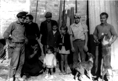 Amigos con los perros. Cella