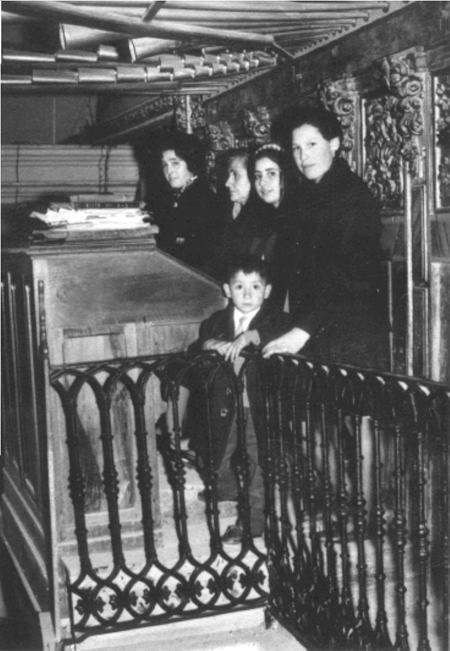 Amigas junto al Ã³rgano. Cella