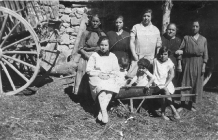 Mujeres en el corral. Cella