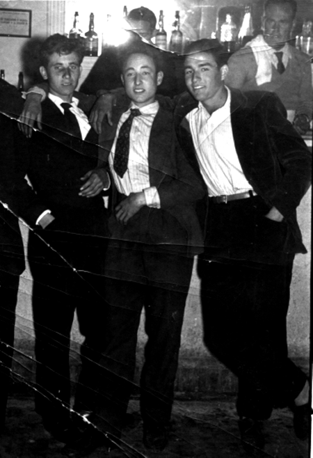 Tres amigos en el bar. Cella